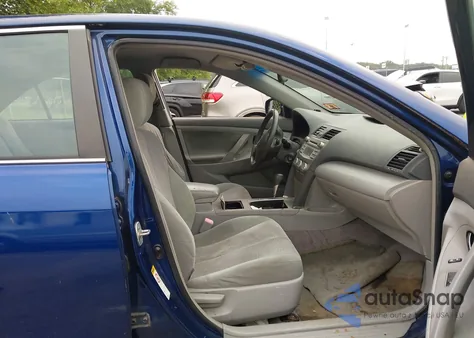 2010 Toyota Camry Le V6 z USA, uszkodzony, nr VIN JTNBK3EK7A3049125